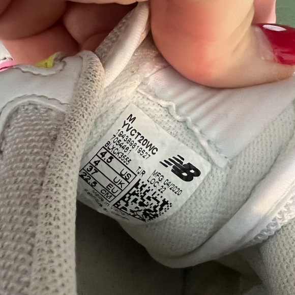 New balance girls tennis shoe - Picture 2 of 2